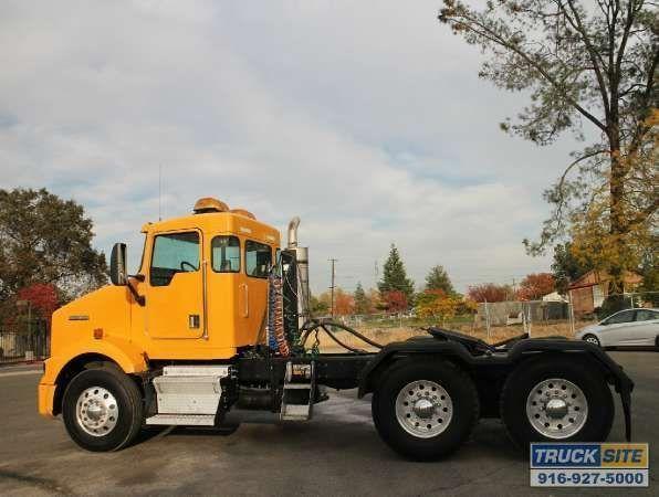 PACCAR T800 Day Cab Tractor