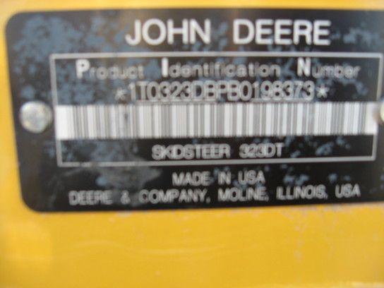 John Deere 323D