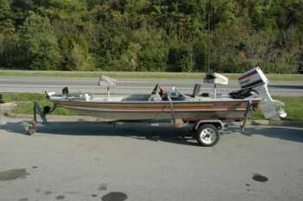 Alumacraft 16 ft Bass Boat