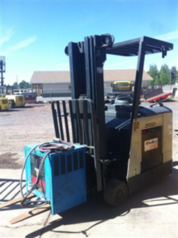 Crown RC300 stand-up Forklift