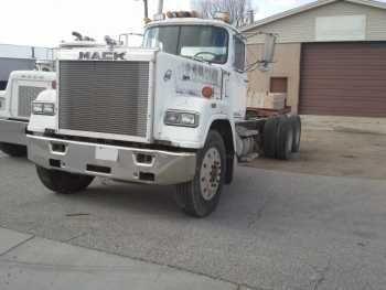 Mack R600 Cab and Chassis Truck