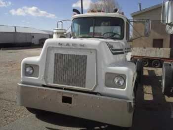 Mack R600 GL Cab and Chassis