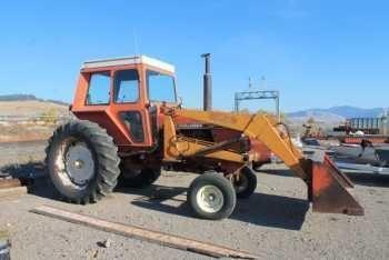 Allis-Chalmers 200 Tractor w/Loader