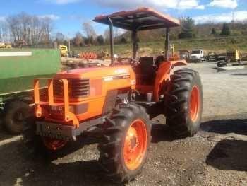 Kubota M8200 4WD Tractor with Canopy ROPS