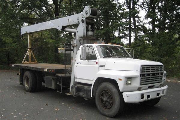 Ford F700 #7624