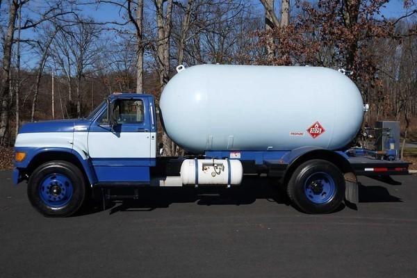 Ford F700 #8282