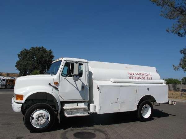 International 4800 4x4 1,200 Gallon Diesel Fuel Tanker Truck