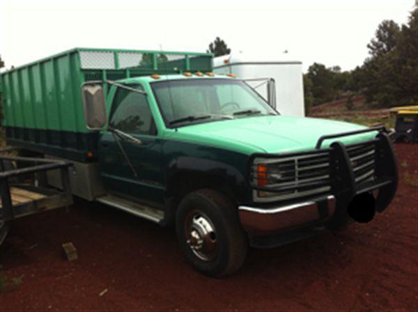Chevrolet 3500 4x4 Dump Truck