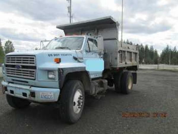 Ford F800 6 Yard Dump Truck