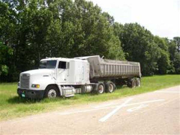 Freightliner FLD11264ST Tractor/Sleeper and T