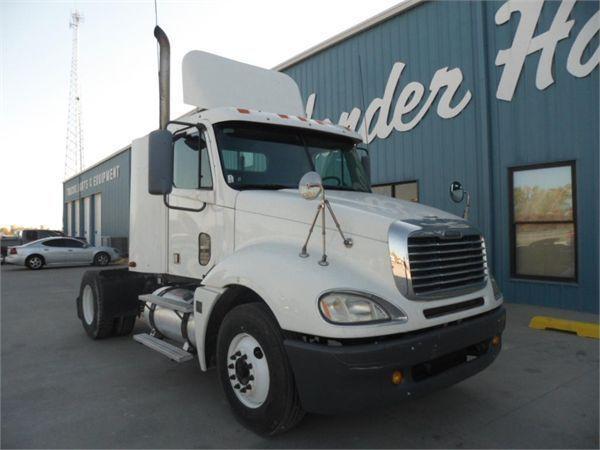 Freightliner CL12042ST-COLUMBIA 120