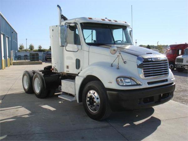 Freightliner CL12064ST-COLUMBIA 120