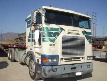 Freightliner COE with single bunk