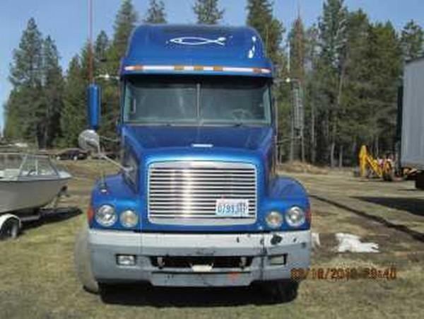 Freightliner CST 120 Century Class Condo Cab