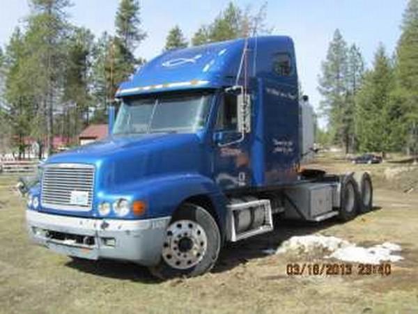 Freightliner CST 120 Century Class Condo Cab